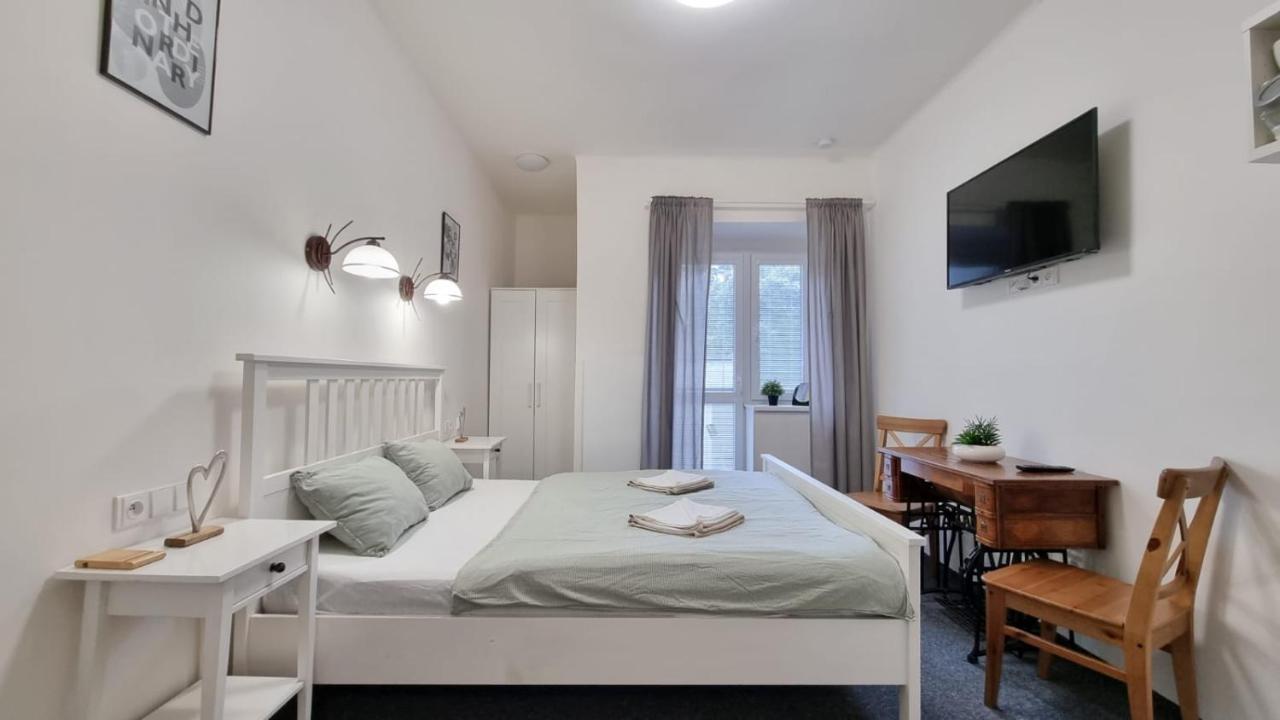 Finnem Rentals Jicinska Praga Exterior foto